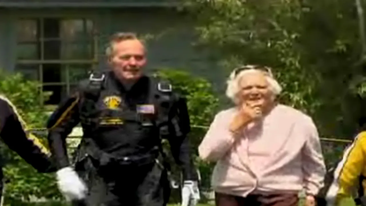 George Bush a sărit din nou cu paraşuta de ziua lui - VIDEO
