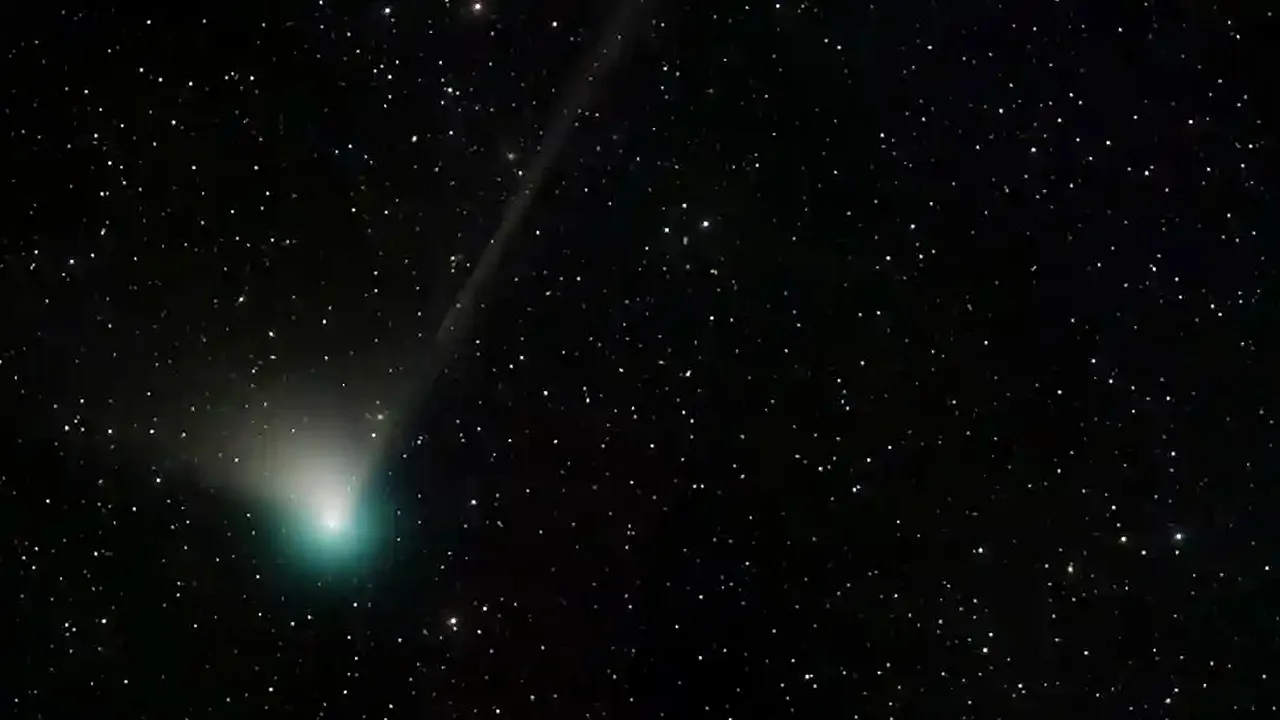 O cometă exotică de culoare verde, care nu a mai fost văzută din epoca de piatră, va apărea pe cer săptămâna viitoare
