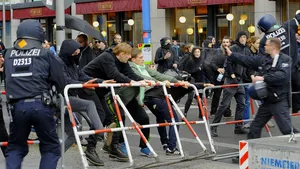 Un grup de extremă dreapta a incitat la violenţe pe Twitter pretinzând că este mişcarea de stânga Antifa