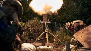 Războiul din Ucraina, ziua 213. „Am terminat cu armata profesionistă a Rusiei, iar acum este timpul să-i învingem pe neprofesionişti”, afirmă comandantul şef al Forţelor Armate ale Ucrainei. Rusia accelerează campania de înstrăinare a teritoriilor ocupate. Locuitorii sunt aspru pedepsiţi dacă nu participă la referendum. Bombardamente în Zaporojie