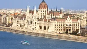 MAE: 12 cetăţeni români suspectaţi de trafic de persoane au fost reţinuţi de autorităţile ungare