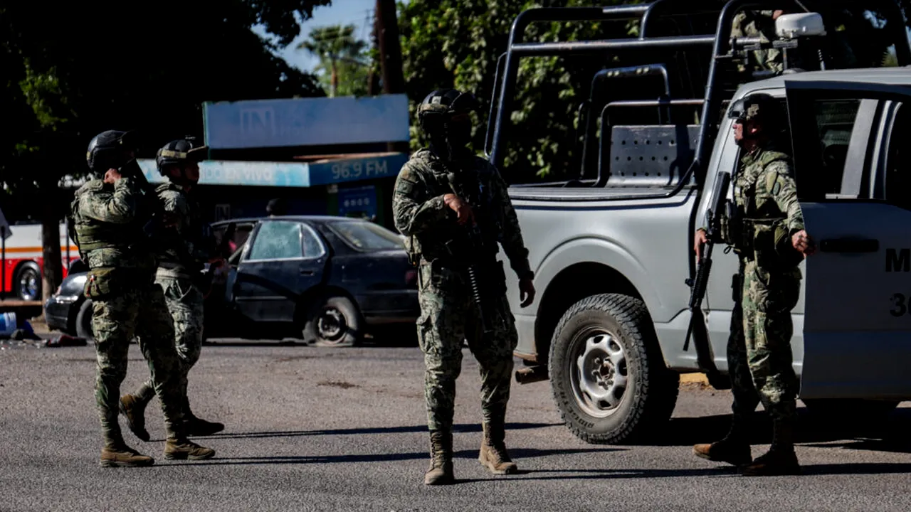Armata mexicană anunță că 11 persoane au fost ucise într-un raid împotriva liderului cartelului Sinaloa