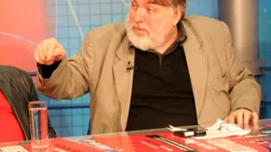 Păunescu demisionează din comisia senatorială de anchetă a activităţii ICR