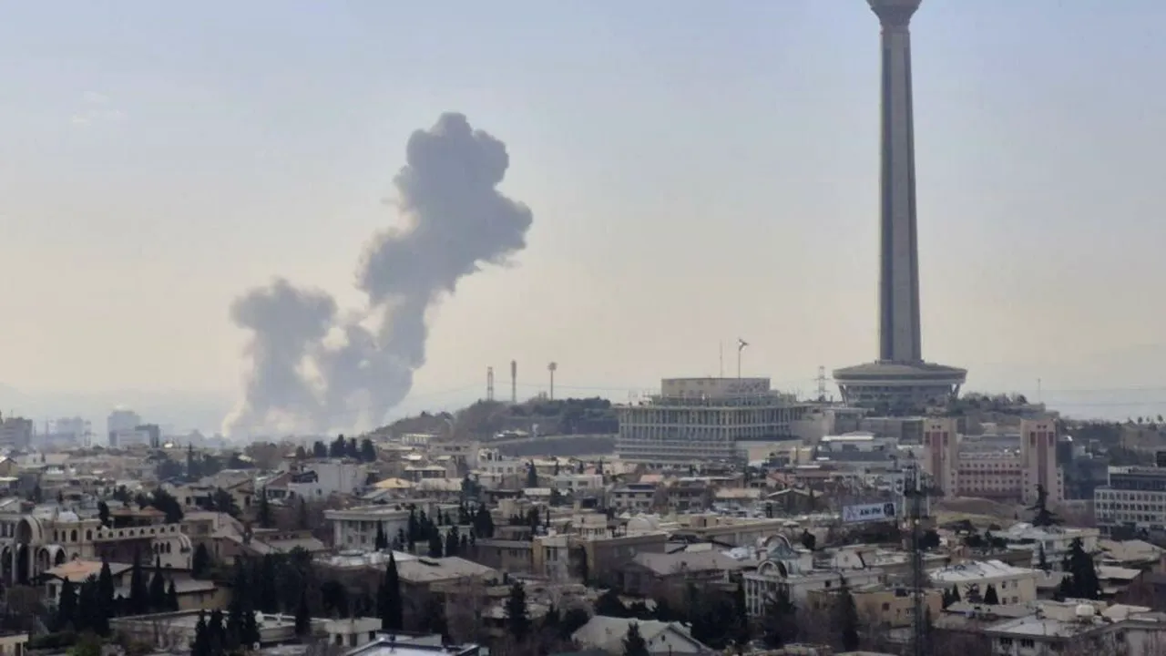 BREAKING NEWS. SUA și Israel atacă Iranul. Explozii și fum gros în Teheran. Stare de urgență în Israel