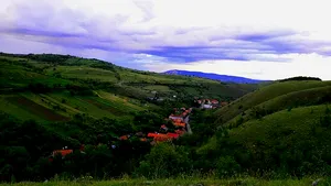 Unul dintre puţinele sate fără hoţi din lume se află în România. Aici localnicii lasă pungile cu bani în gard