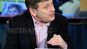 Antonescu: Nu vreau să fiu un preşedinte momâie, să asist cum diverşi domni îşi taie bucăţi din ţară
