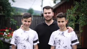 Gemenii Sebi şi Alexandru se pregătesc pe Naradix să devină la rândul lor preoţi