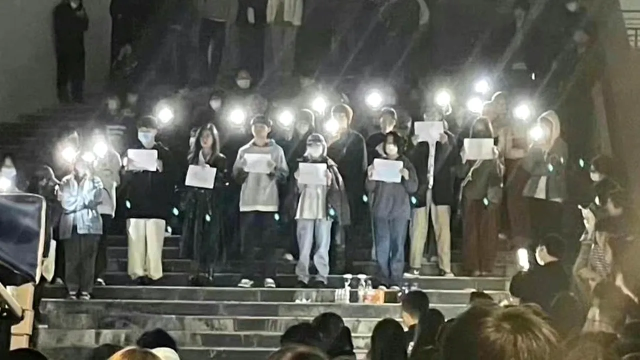 Se intensifică protestele în China. Oamenii au cerut demisia preşedintelui Xi Jinping