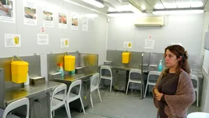REPORTAJ: Peste 50% din consumatorii de droguri injectabile din România au HIV şi 90% au hepatită C. Camerele de injectare pentru consumatorii de droguri, între temeri şi sănătate publică - FOTO