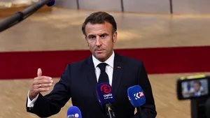 Macron urmăreşte acorduri nucleare în sfera de influenţă a Rusiei