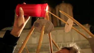 Lumină de la Mormântul din Ierusalim, la Patriarhie