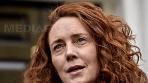 Murdoch o va reangaja pe Rebekah Brooks, implicată în scandalul interceptărilor telefonice ilegale