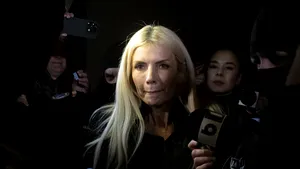 Laura Vicol a fost scoasă din arest şi trasportată la spital