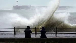 Atenţionare de călătorie: Cod portocaliu de vânt şi ploaie, din cauza furtunii Domingos, în Franţa