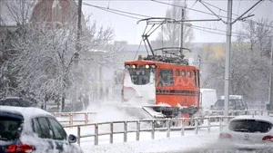 Aproape 350 de solicitări pentru cazuri urgente; 29 de persoane au fost duse în adăposturi în Bucureşti-Ilfov