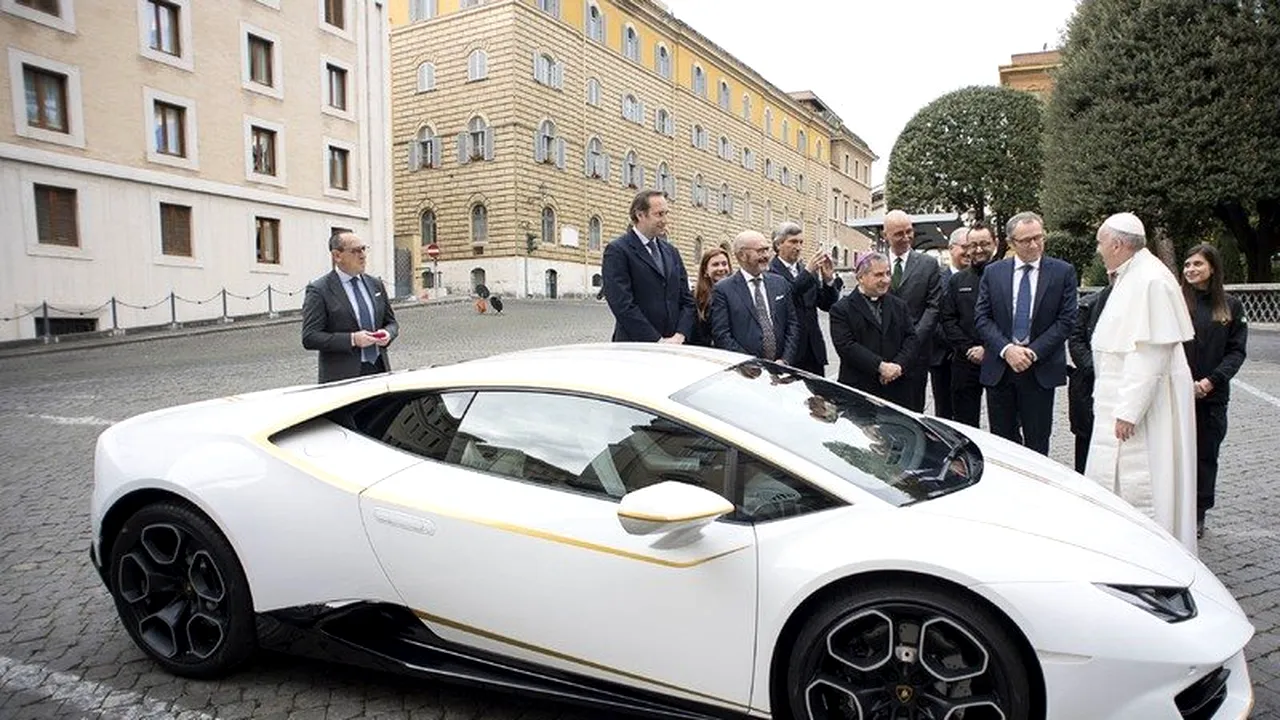 Un Lamborghini, binecuvântat de papa Francisc, poate fi câştigat pentru doar 10 dolari