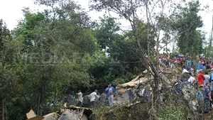 Avion prăbuşit în Nepal: 19 morţi, dintre care majoritatea turişti străini