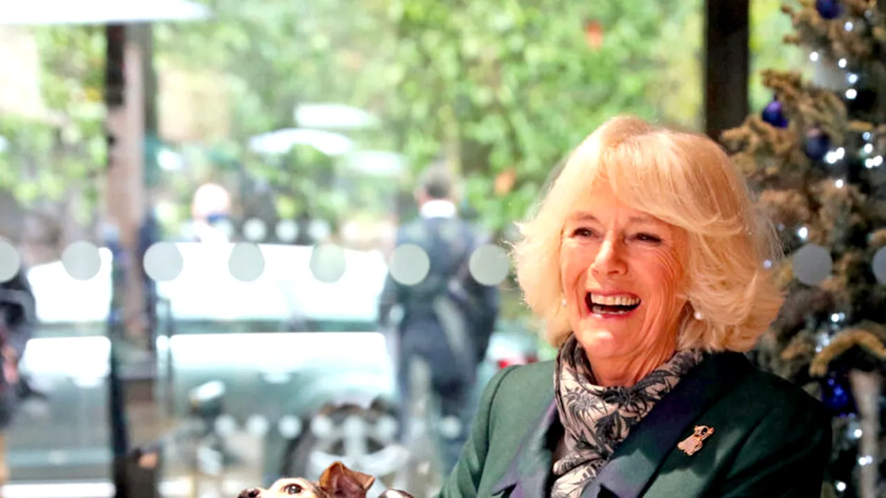 Doliu la Casa Regală britanică: A murit Beth, căţeluşa preferată a Reginei Camilla