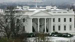 Reacţii internaţionale la criza din Ucraina: Statele Unite avertizează Rusia cu posibile consecinţe ale unei intervenţii în Ucraina. Reuniune a miniştrilor de Externe ai statelor UE, luni