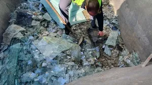 22.000 de kilograme de deşeuri de sticlă spartă într-un camion sosit din Bulgaria