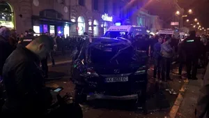 Tragedie în Ucraina. Cel puţin cinci persoane au murit, după ce un vehicul a intrat în mulţime | FOTO