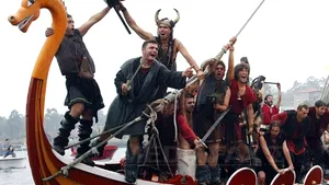 OMUL Şi GÂNDUL: Adrian Axinte, românul din Birmingham, care trăieşte ca vikingii cu 1000 de ani în urmă - VIDEO