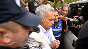 Rețelele de socializare, invadate de glume după arestarea lui Călin Georgescu