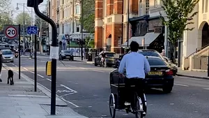 Jurnalul Anei din Londra, EPISODUL 11: Puhoi de oameni pe strazi, se încalcă distanţa socială. Teorii ale conspiraţiei cu 5G şi coronavirus