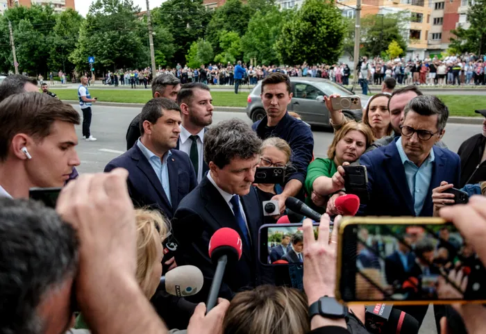 SOCIAL Nicușor Dan explică traiectoria dronei și absența lui Bolojan