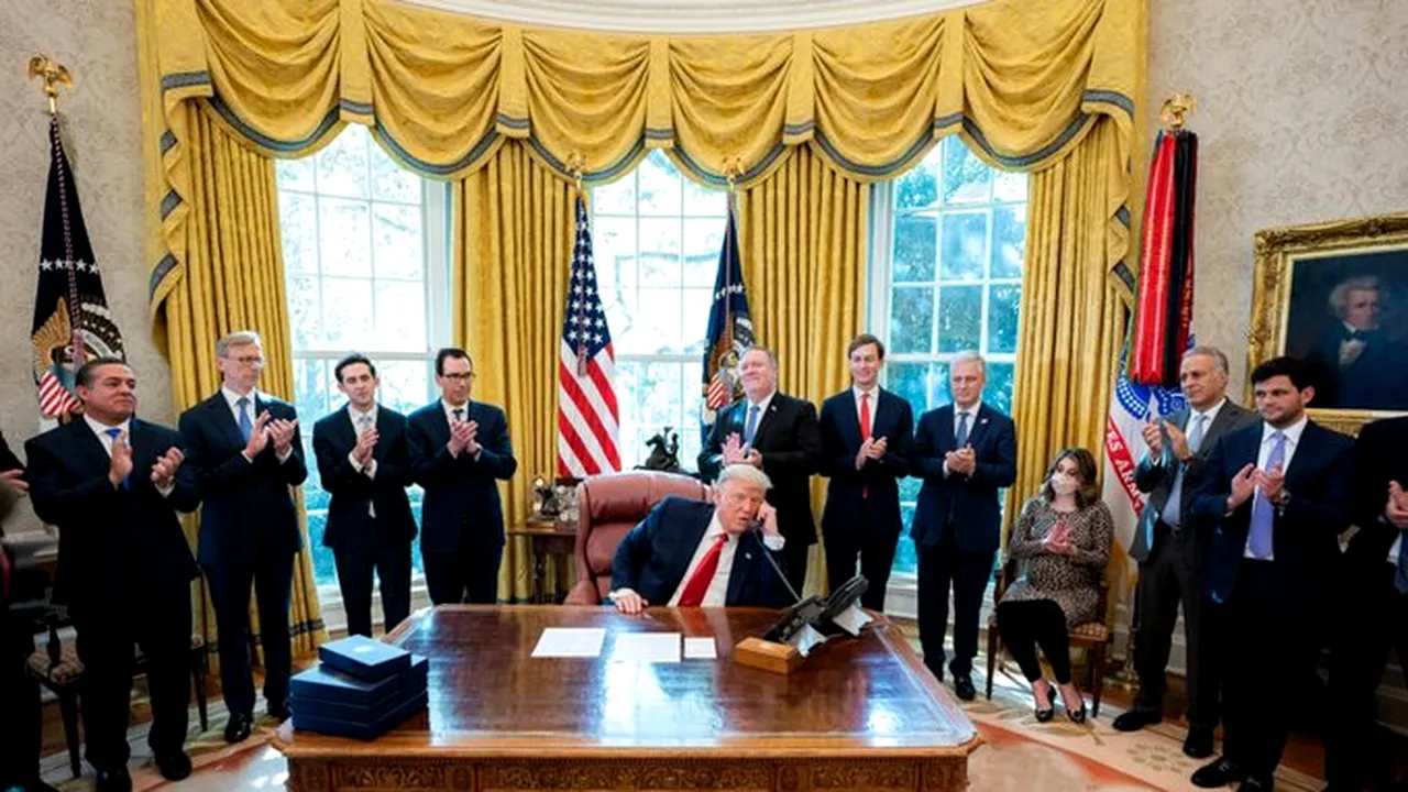 COMENTARIU Lelia Munteanu: Cum să te păzeşti de un răţoi şchiop, dacă acela e Trump?