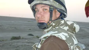 REPORTAJ: La prima misiune în Irak, în 2007, Marius Iovi şi-a pierdut vederea. Acum lucrează la radio