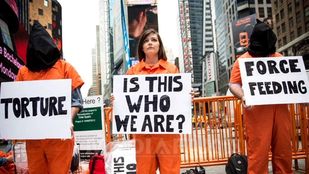 Manifestaţie pentru închiderea penitenciarului de la Guantanamo, în faţa Casei Albe - FOTO