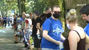 Fanii lui Schalke, protest dur împotriva patronului de la abatorul unde peste 1.000 de români au fost infectaţi cu coronavirus: „Să plece”