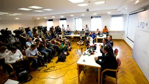 Peste 70 de cadavre, găsite în camionul cu refugiaţi abandonat în Austria - FOTO