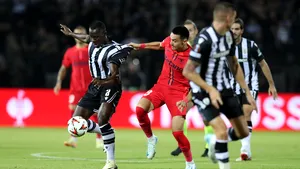 Liga Europa: PAOK Salonic - FCSB 0-1. Victorie mare: campioana României a răpus campioana Greciei. Bîrligea a lovit pe „Toumba” la ultima fază din prima repriză, apoi echipa a rezistat în 10 oameni în partea secundă / Căpitanul Darius Olaru a fost eliminat / FCSB, cu maximum de puncte 