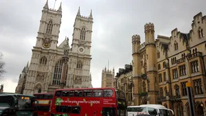 MAE: Românii care merg în Marea Britanie trebuie să stea în izolare 14 zile