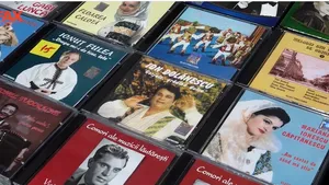 Cultură cu parfum de vinil! Un bărbat îţi arată colecţia lui impresionantă