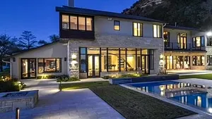 Adevărul despre locuinţa lui Elon Musk. Miliardarul stă, de fapt, într-un mega-conac de 12 milioane de dolari