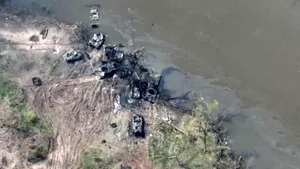 Un dezastru de proporţii. Rusia ar fi pierdut un întreg batalion în încercarea de a traversa râul Doneţ