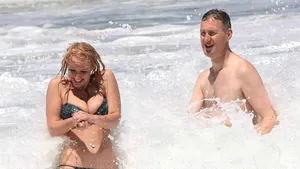 Oare cum reuşeşte? Fostul iubit al Gabrielei de la Cheeky Girls, în vârstă de 45 de ani, are o iubită de 21 de ani - FOTO