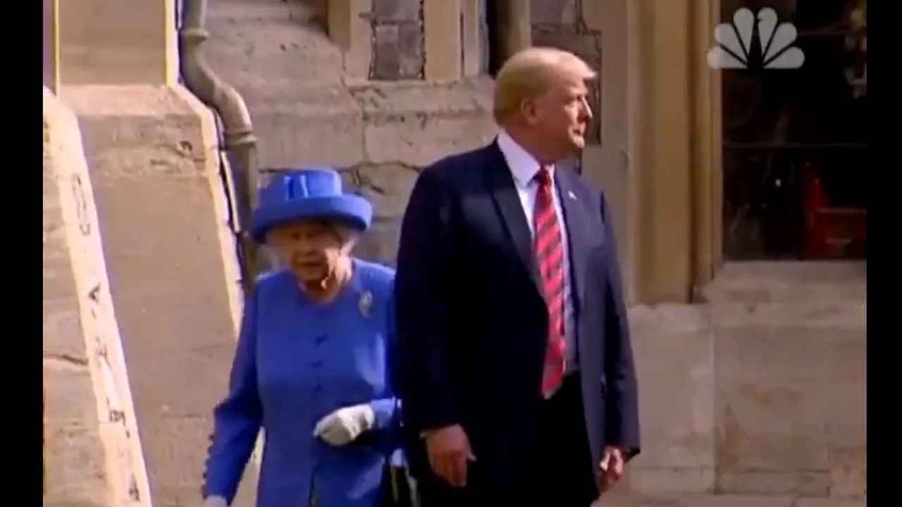 VIDEO Preşedintele Trump pare să încalce protocolul regal mergând în faţa reginei