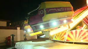 ATENŢIE la distracţia de sezon | Trei adolescente, rănite după ce au căzut dintr-un carusel, la Festivalul Berii din Mediaş. Poliţiştii au deschis o anchetă - FOTO