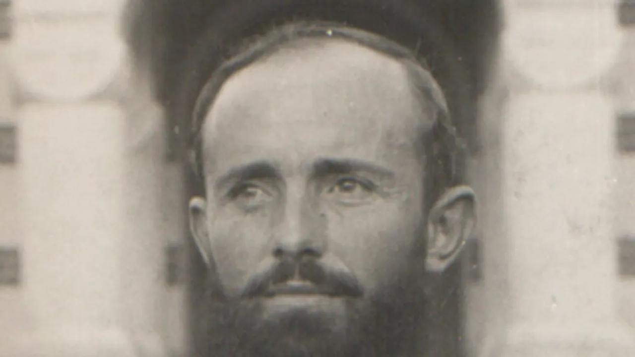 ISTORIA FĂRĂ PERDEA Marius Oprea | Masacrele din Transilvania, la sfîrşitul războiului: un preot s-a ridicat din groapa comună, unde fusese aruncat de jandarmii maghiari, după execuţie
