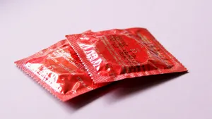 Un stat european în care se află mulţi români a retras de pe piaţă 90.000 de prezervative defecte, în ultimii doi ani