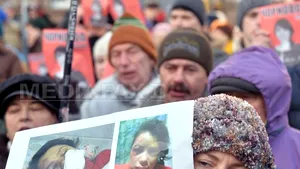 Proteste la Kiev după agresarea unei jurnaliste. Manifestanţii cer demisia ministrului de Interne