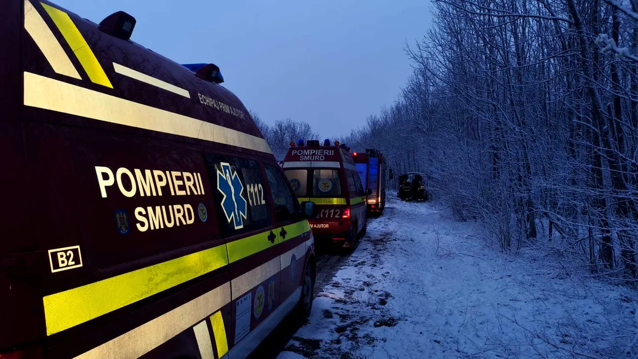 ACCIDENT GRAV la Iaşi: Un microbuz persoane s-a răsturnat în zona localităţii Dobrovăţ. 21 de călători, transportaţi la spital | FOTO