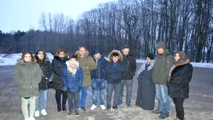 13 cetăţeni din Irak şi Iran, ascunşi în microbuze, care încercau să intre ilegal în Români, opriţi la vamă