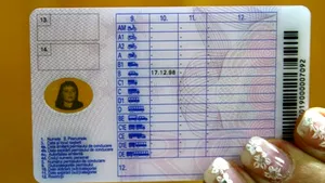 Ce nu trebuie să faci când ţi se reţine carnetul de şofer în UE