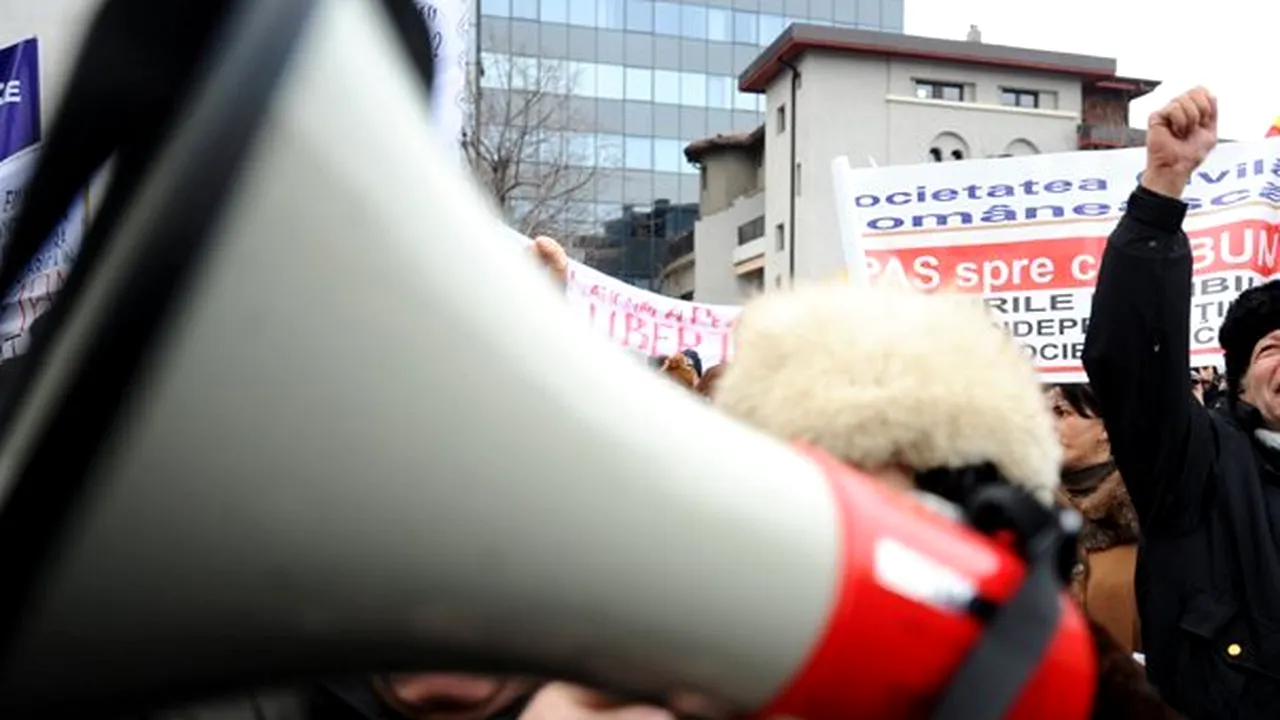 Protest al sindicaliştilor: Sute de oameni din toată ţara s-au adunat pentru a manifesta faţă de Tratatul fiscal UE