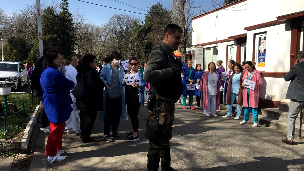 A patra zi de proteste pentru zeci de angajaţi ai Institutului 
